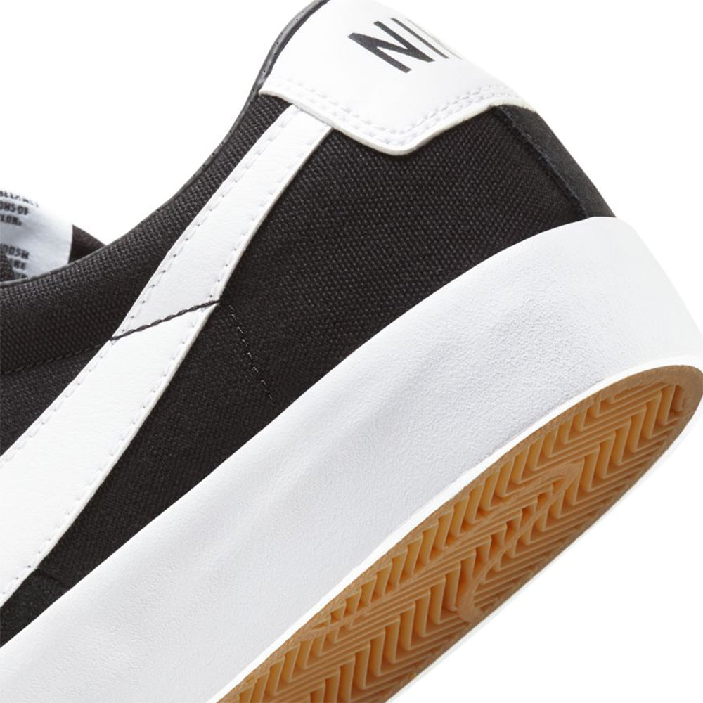 Nike SB Zoom Blazer Low Pro GT black/white-black-gum light brown