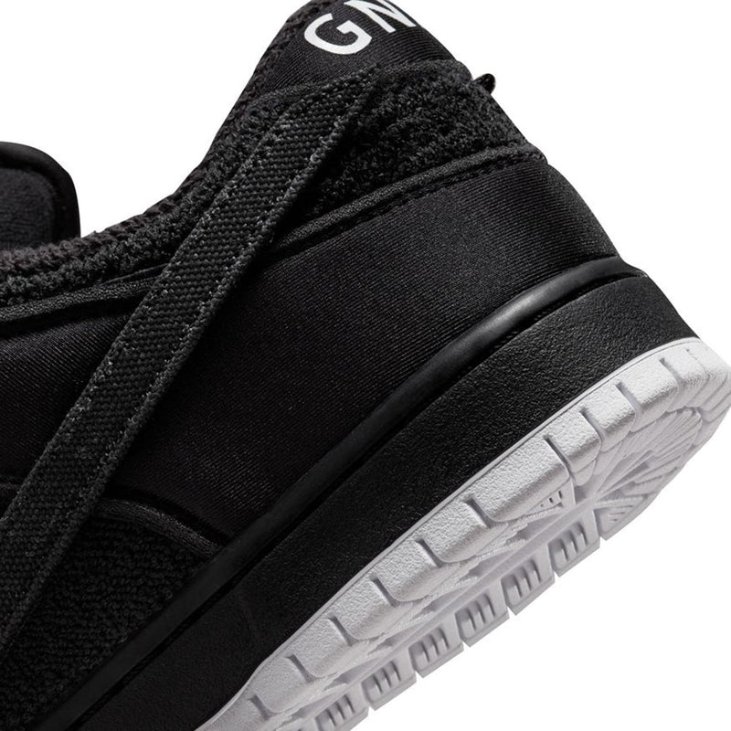 Nike SB x Gnarhunters Dunk Low Pro QS Shoes black/black-white