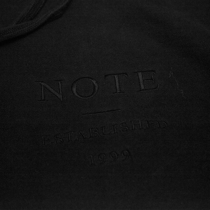 NOTE Est Emb black hood
